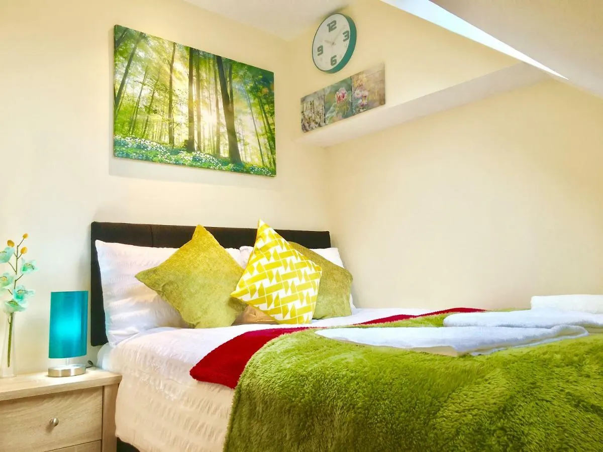 Apartamento London Studio Apartments, Private Bathrooms And Parking Ilford