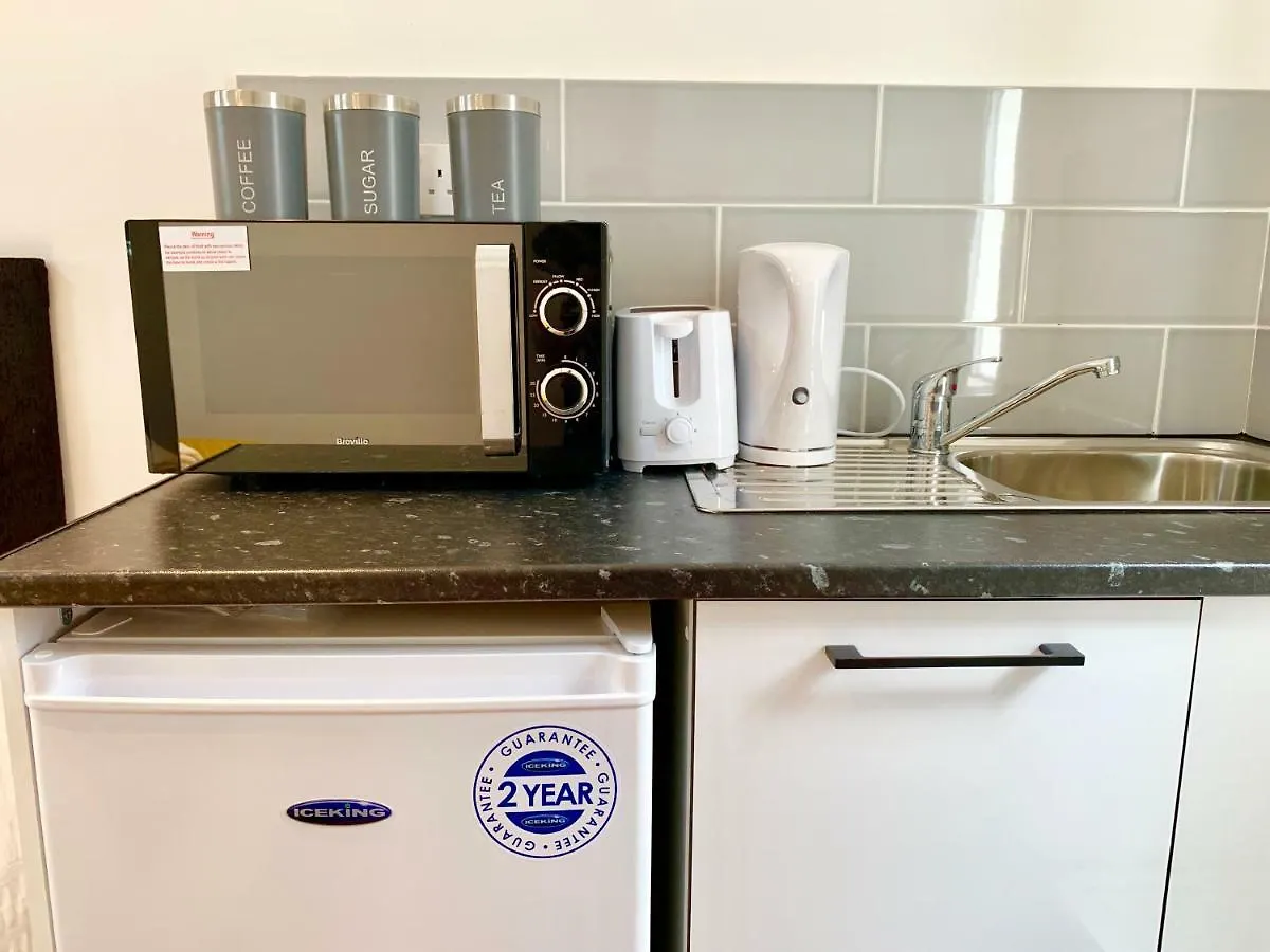 Apartamento London Studio Apartments, Private Bathrooms And Parking Ilford